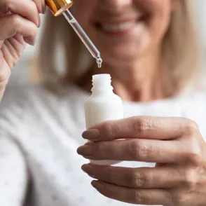 Retinol vs. Retinoides: La guía definitiva para entender la diferencia y elegir lo mejor para tu piel