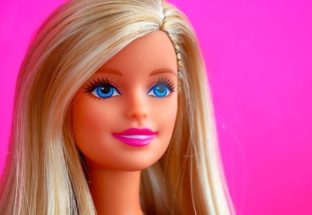 Une poupée Barbie Noire et en fauteuil fait fureur sur les resaux sociaux  américain, et bientôt sur le marché français
