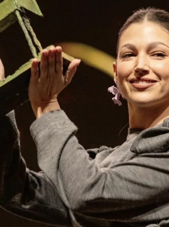 Úrsula Corberó recibe el premio a 'Mejor Intérprete Femenina en Ficción' y deja un poderoso mensaje de autocuidado