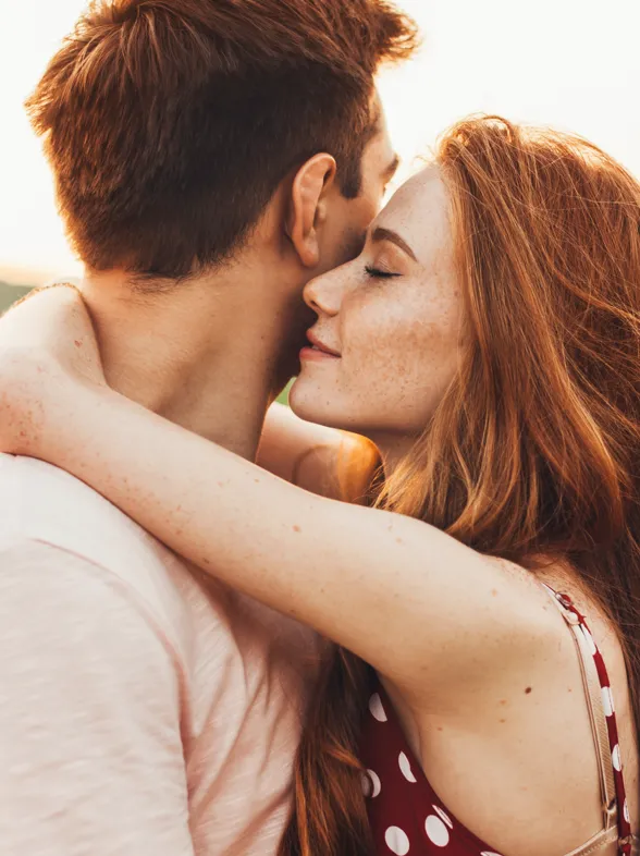 El enamoramiento: Un viaje neuroquímico de adicción y locura temporal ¿Cuánto dura realmente?