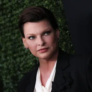 Linda Evangelista: "No quiero acostarme con nadie" y "Ya no me culpo por mi aspecto"