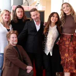 Macaulay Culkin, estrella de 'Solo en casa', recibe su estrella en el Paseo de la Fama de Hollywood a los 43 años