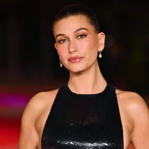 La crema de Hailey Bieber que deja la piel perfecta (por menos de 10 euros)
