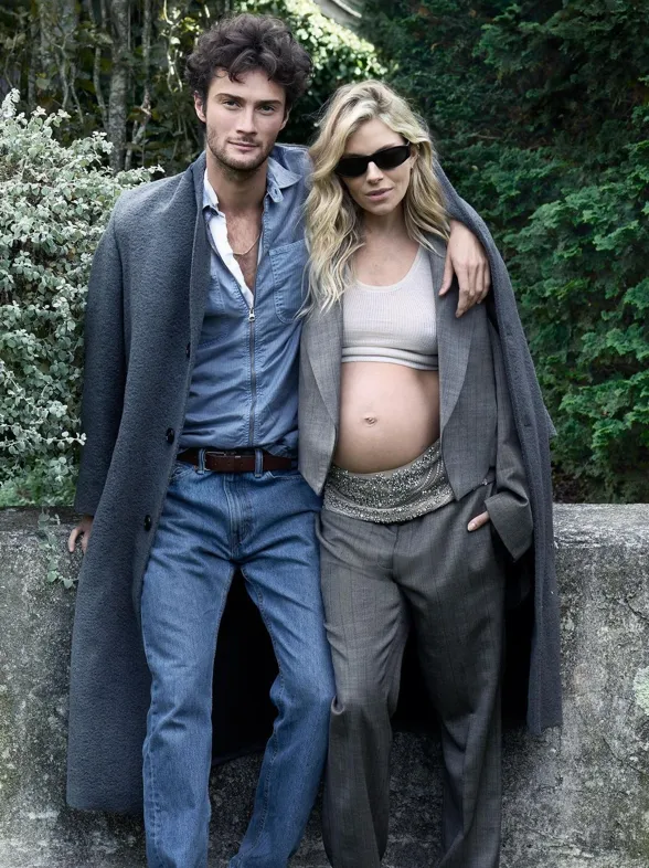 Sienna Miller se rebela contra el "doble rasero" por ser madre a los 41 y por su relación con un hombre 14 años menor