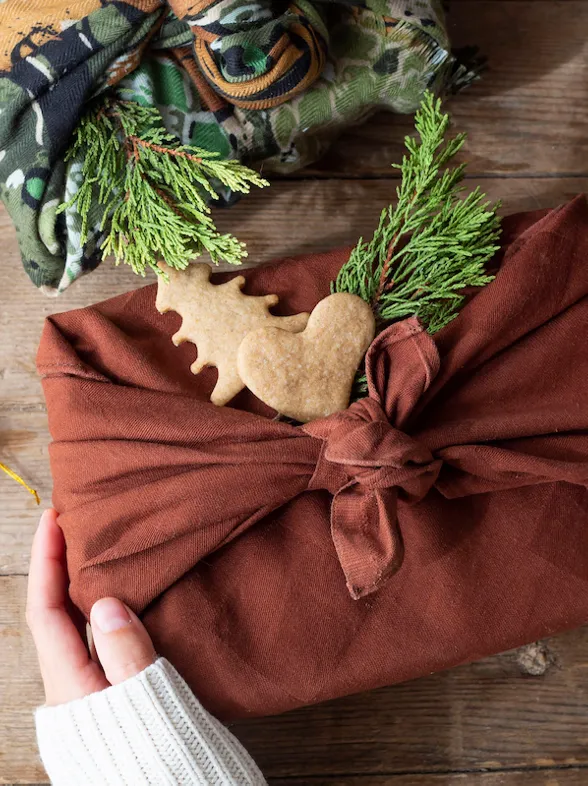 Envuelve tus regalos de Navidad y Reyes con Furoshiki: Un gesto de amor por el planeta
