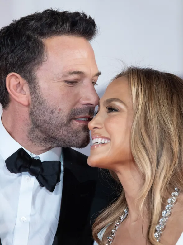 JLo y Ben Affleck: El impactante viaje de su amor y estrés postraumático revelado en su nueva película y álbum musical
