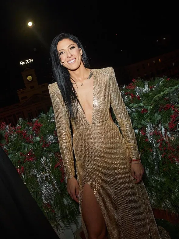 El sorprendente vestido dorado de Jenni Hermoso en las Campanadas revela un mensaje oculto