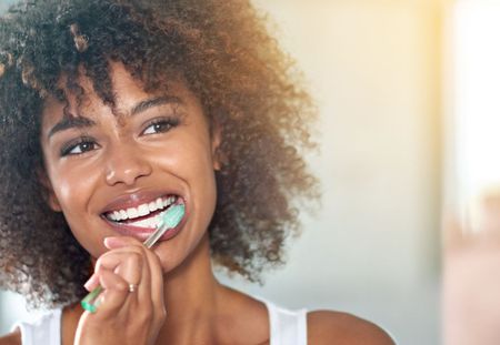 Les 3 meilleures techniques de blanchiment dentaire - Micro-plan dentaire