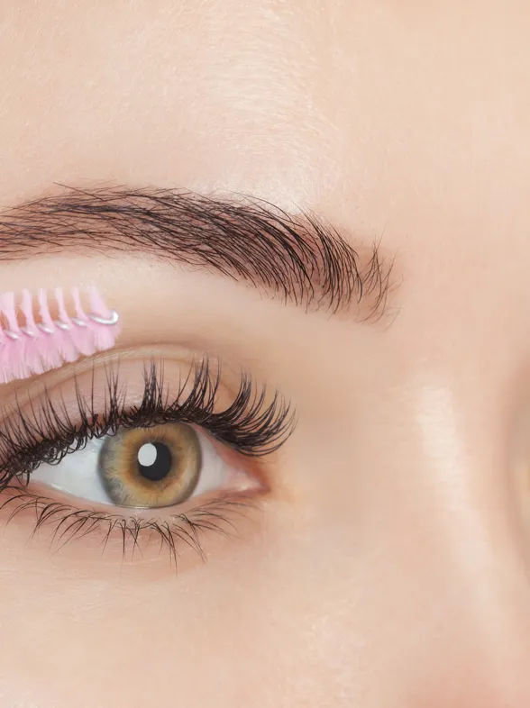 Aceite de Ricino: ¿Realmente acelera el crecimiento de pestañas y cejas?
