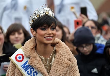 Miss France 2024 : l’astuce make-up d’Eve Gilles pour faire ressortir ses yeux marron