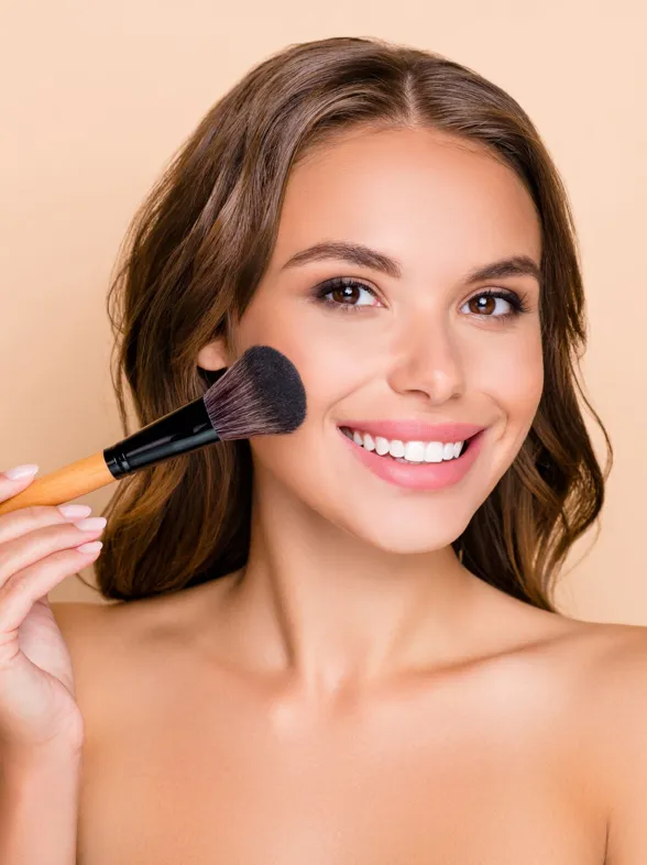 Cómo aplicar los polvos bronceadores para un look de impacto