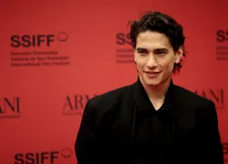 Enzo Vogrincic: El 'Adam Driver uruguayo' que arrasa en Netflix con 'La sociedad de la nieve'