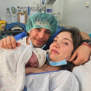 Miguel Herrán y Celia Pedraza, padres de una niña el mismo día del estreno de 'Valle de sombras'