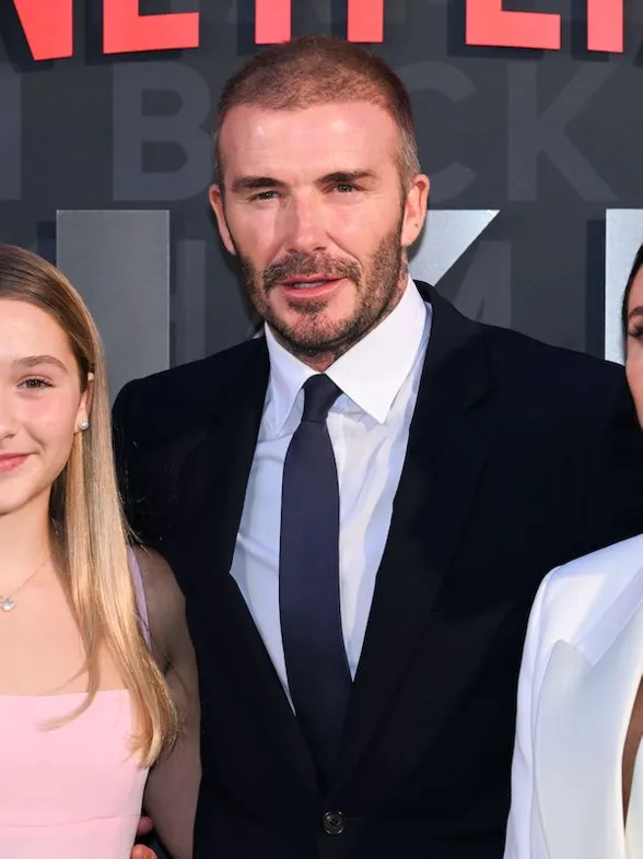Harper Beckham, la nueva 'it girl' de la moda, a sus 12 años, diseña su primer vestido de lujo