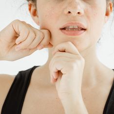 6 ejercicios faciales para eliminar arrugas y líneas de expresión