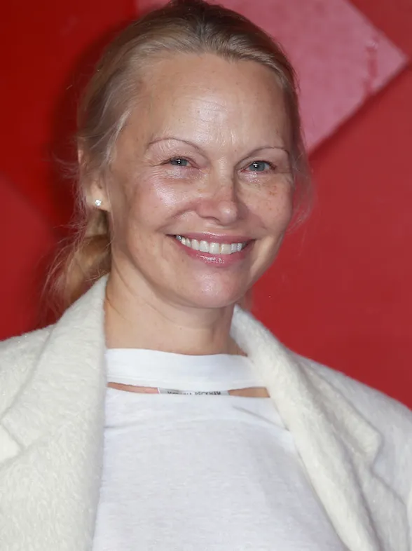 Pamela Anderson compra Sonsie, marca de cuidado de la piel sostenible