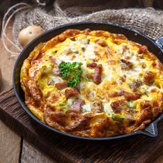Vous n’allez plus pouvoir vous passer de notre meilleure recette express d’omelette aux lardons pour vous réchauffer !