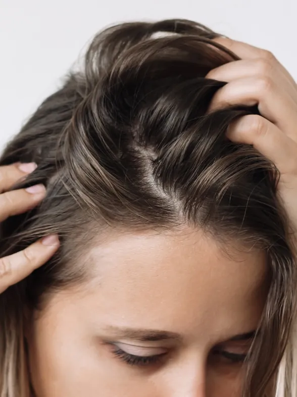 ¿Cómo lavar el pelo graso para que dure limpio más tiempo?