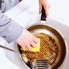 Nettoyez vos casseroles facilement grâce à cet ingrédient que vous avez forcément dans votre cuisine