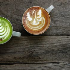 Café vs thé matcha : lequel est le meilleur pour se réveiller et booster son énergie ?