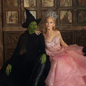 Ariana Grande y Cynthia Erivo presentan el tráiler durante la Super Bowl de su nuevo musical sobre el Mago de Oz