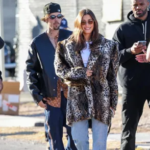 Hailey Bieber: ¡De 'bob retro' a melena XL y 'Mob Wife' en la Super Bowl