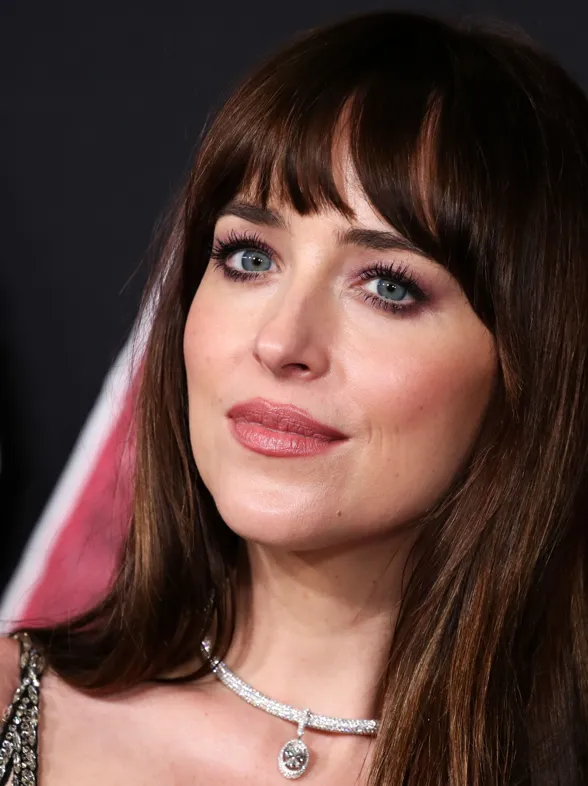 Dakota Johnson se desnuda con este vestido de red transparente en la premier de 'Madame Web'