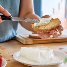 Un médecin alerte sur un célèbre fromage à tartiner aussi gras que du Nutella et du foie gras