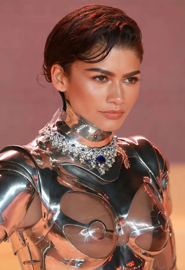 Zendaya se vuelve viral con un traje robótico en la premiere de Dune 2: ¿Más sexy que C-3PO?