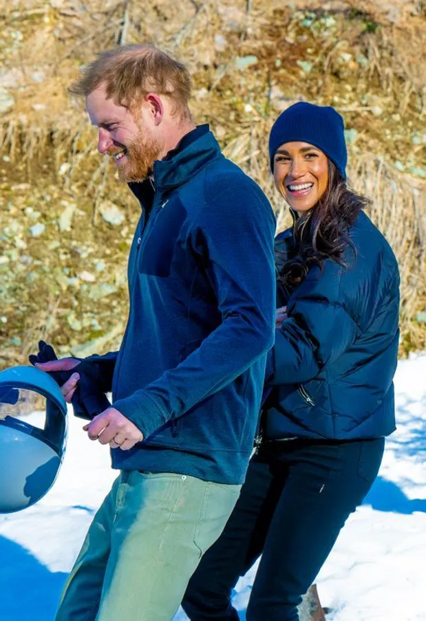 Meghan y Harry desafían el frío: looks de lujo, cena romántica y deportes extremos en Canadá