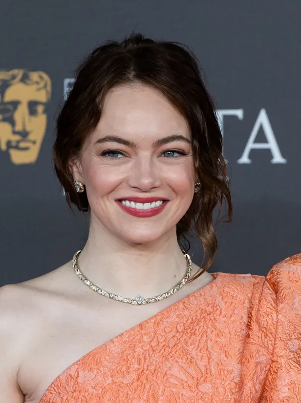 Emma Stone: Lágrimas y agradecimiento a su madre en los BAFTA: "Ella me hizo creer en este sueño loco"