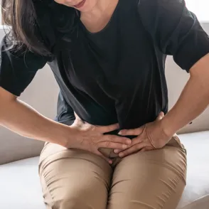 ¿Qué causa el dolor pélvico en las mujeres?