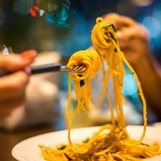 Ce Chef vous dévoile le secret pour enfin bien manger des spaghettis sans vous en mettre partout !