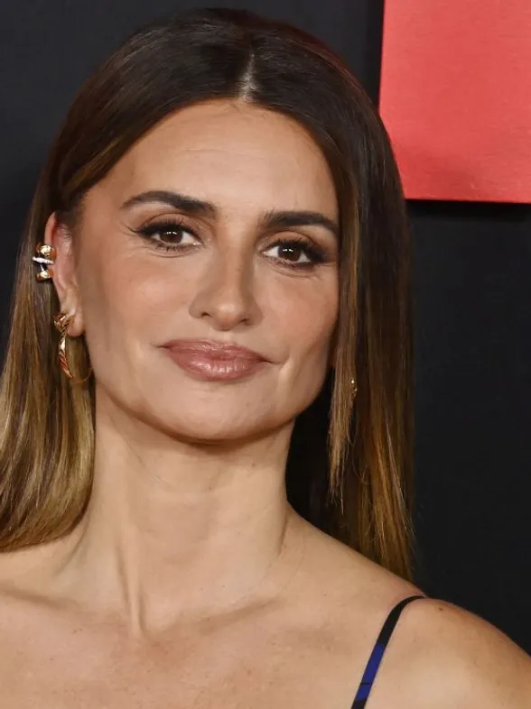 Penélope Cruz se reencuentra con sus raíces en el videoclip "313" de Residente