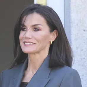 Letizia y su nuevo look: melena 'midi' y sobriedad para recibir al presidente de Paraguay