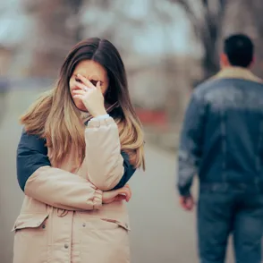 ¿Tu pareja te hace sufrir? Los 4 apegos de la infancia que te atrapan en relaciones tóxicas