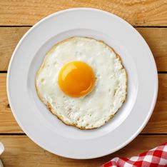 Cette astuce de chef infaillible permet de réussir à la perfection vos œufs au plat