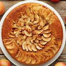 Julie Andrieu partage une recette aux pommes traditionnelle du Sud-Ouest pour un dessert super gourmand !