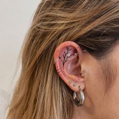 Tendencias Tattoo 2024: Espalda baja vuelve, orejas se adornan y paisajes en miniatura