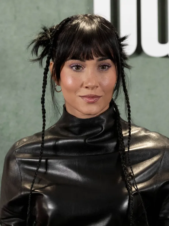 Aitana nos traslada al 2000 con su look Y2K: ¡Moños, trenzas y mucha actitud!