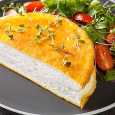 Ce célèbre chef étoilé dévoile son astuce et sa recette pour une omelette soufflée au fromage vraiment légère