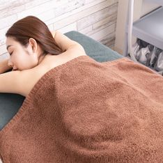 El masaje capilar japonés se hace viral, ¿en qué consiste?