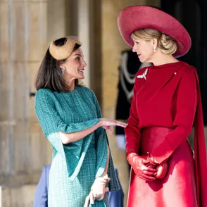 La Reina Letizia sorprende con un tocado en su encuentro con los Reyes de Países Bajos
