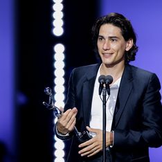 Enzo Vogrincic enamora en los Premios Platino 2024 y recibe premio a mejor actor
