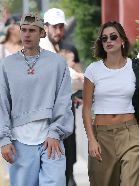 Hailey Bieber podría estar embarazada: las imágenes que desatan la especulación previa a la Gala MET