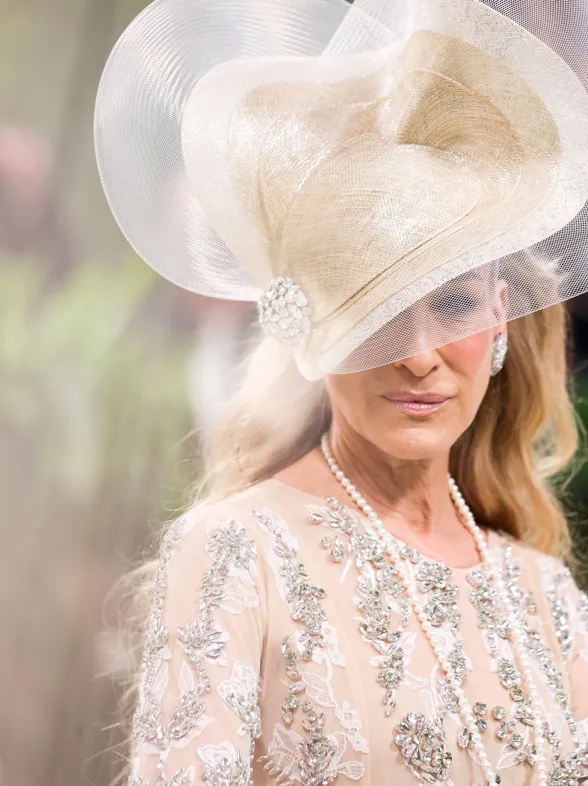 Sarah Jessica Parker: La reina de la Met Gala regresa con un look de ensueño y un guiño a Carrie Bradshaw