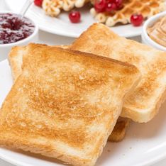 L'astuce infaillible pour griller parfaitement votre pain du petit-déjeuner sans appareil