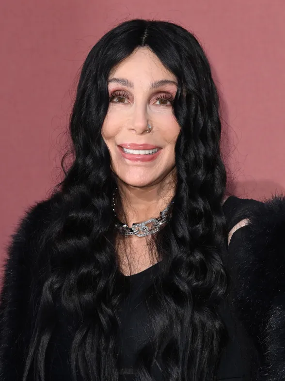 Cher deslumbra en Cannes a los 78: ¡El audaz piercing que desafía el tiempo y la moda!