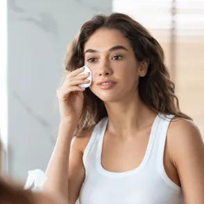 Estos son los secretos del tónico facial, ¡descubre si tu tipo de piel lo necesita y cómo reemplazarlo!