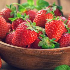 Cet ingrédient du placard est le secret pour conserver vos fraises bien plus longtemps